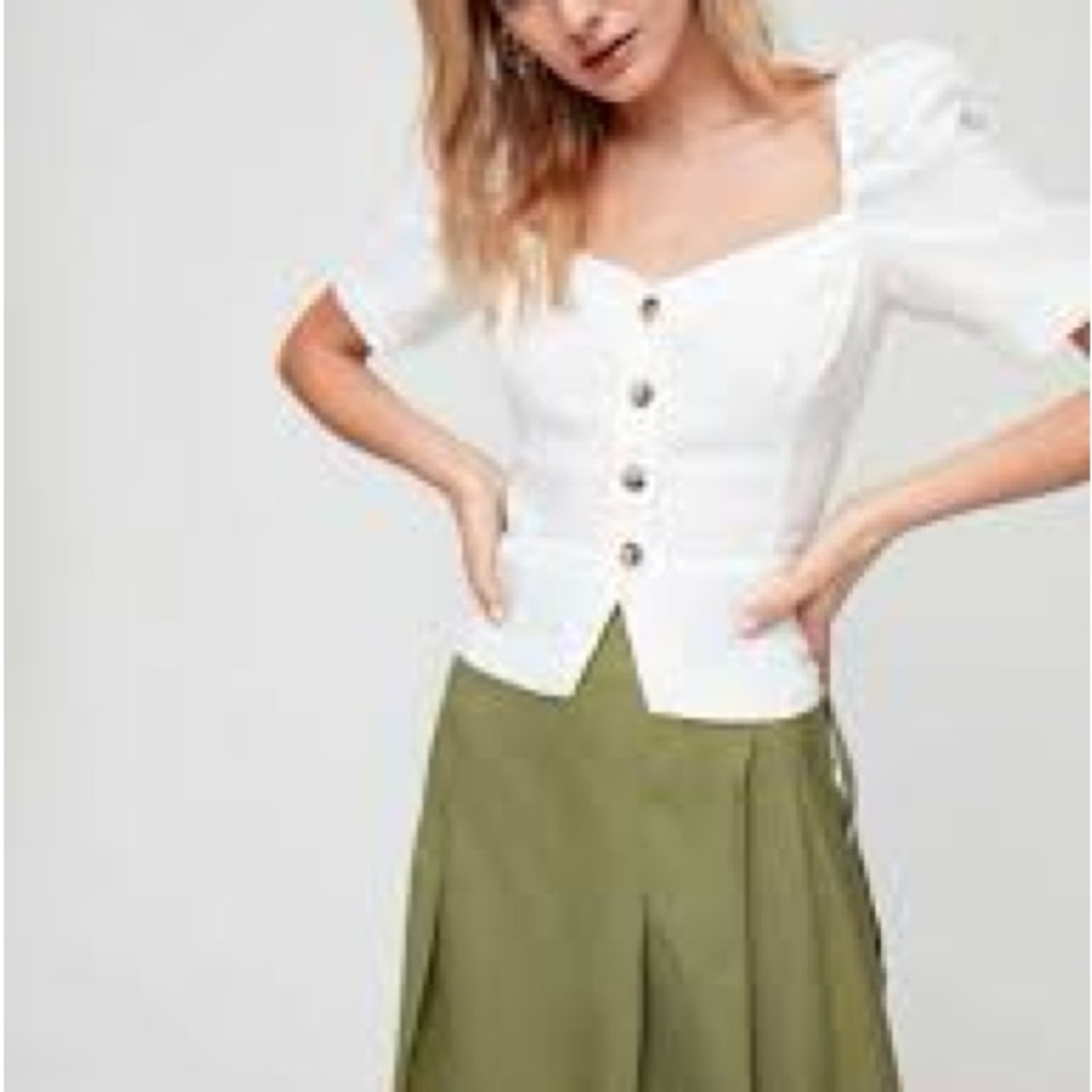 Aritzia Wilfred Janine Linen Peplum Top
Size M